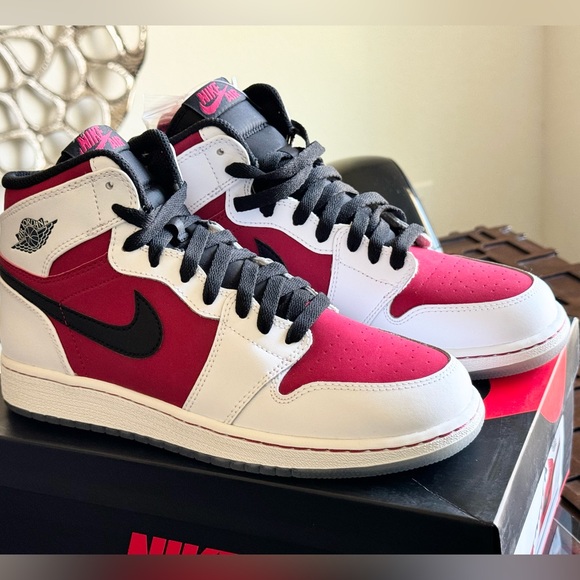 Nike Air Jordan Retro High OG Carmine GS Size 100